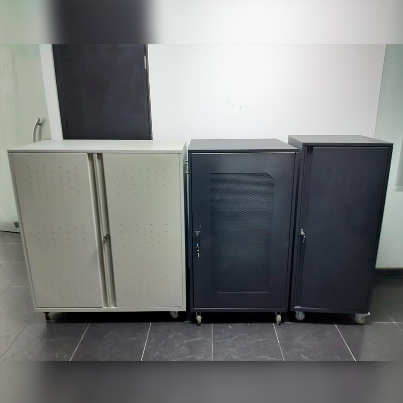 mueble movil para carga de dispositivos