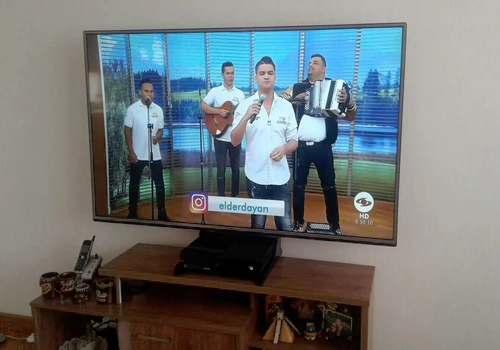 Base de doble soporte de mesa para televisores instalada en Bogota Base de doble soporte de mesa para televisores instalada en Bogota