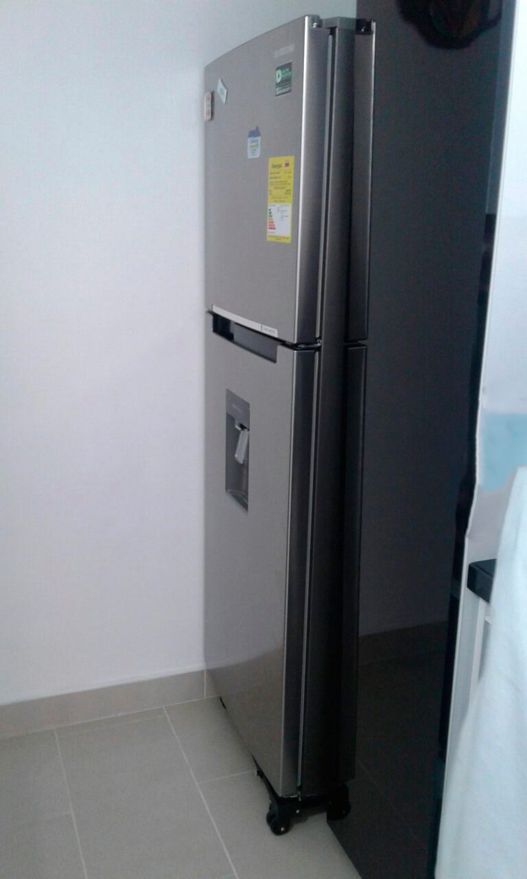 Soporte para nevera Samsung con ruedas (rodachines) Soporte para nevera Samsung con ruedas (rodachines)