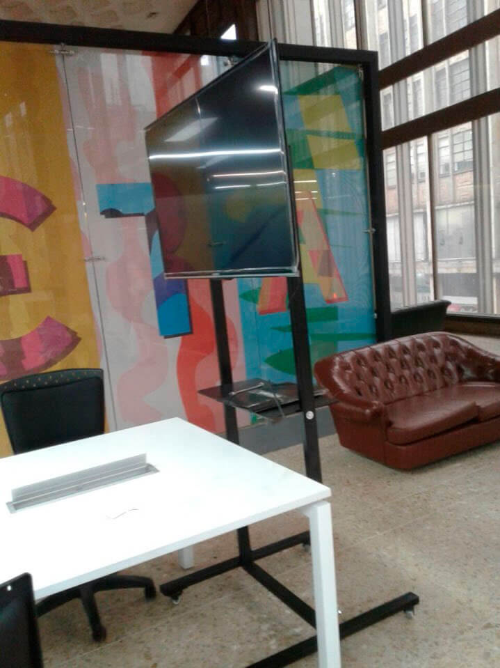 Soporte con ruedas instalado en Bogota Soporte con ruedas instalado en Bogota