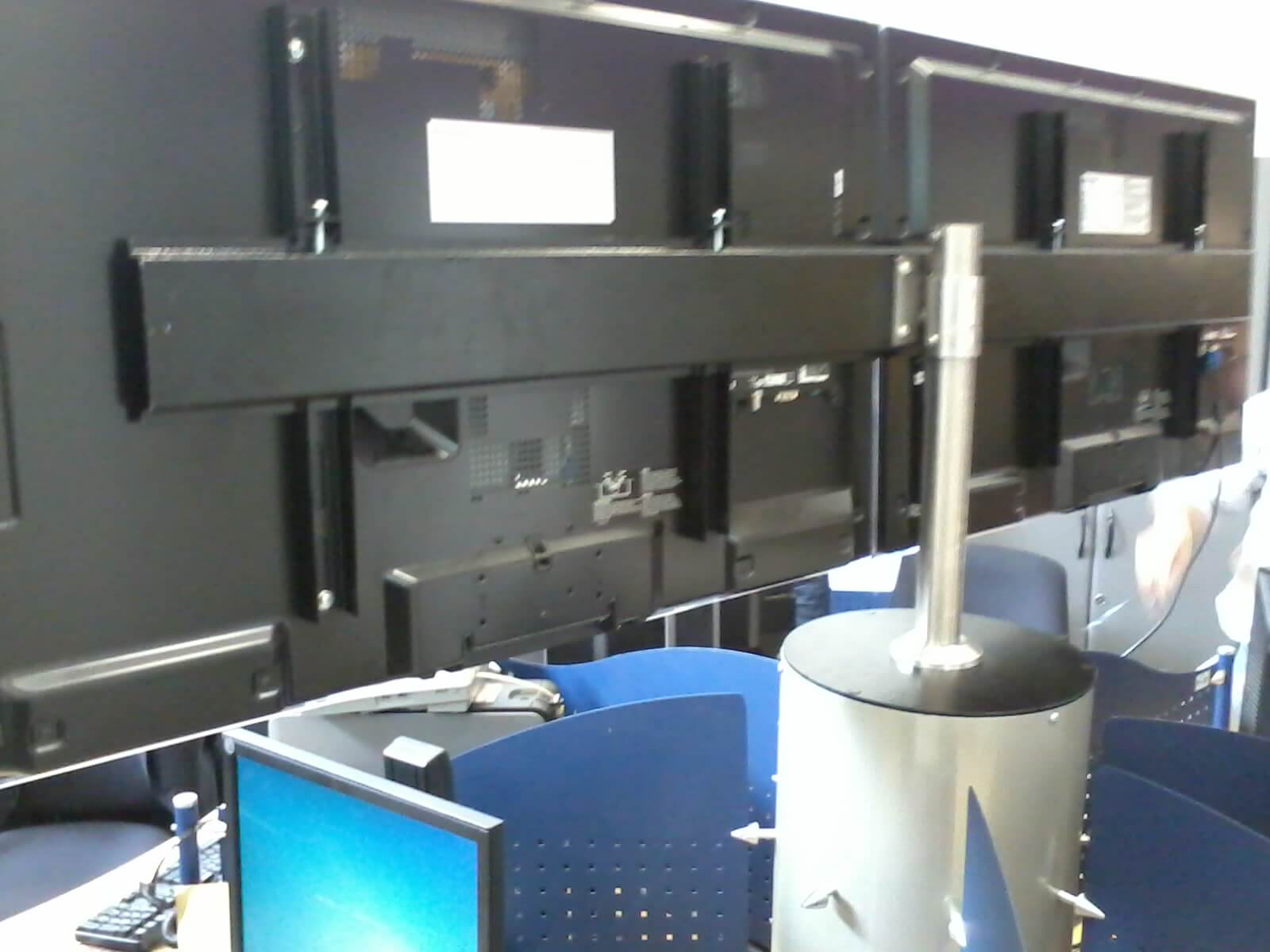 Base especial doble pantalla de proyeccion compartida Base especial doble pantalla de proyeccion compartida