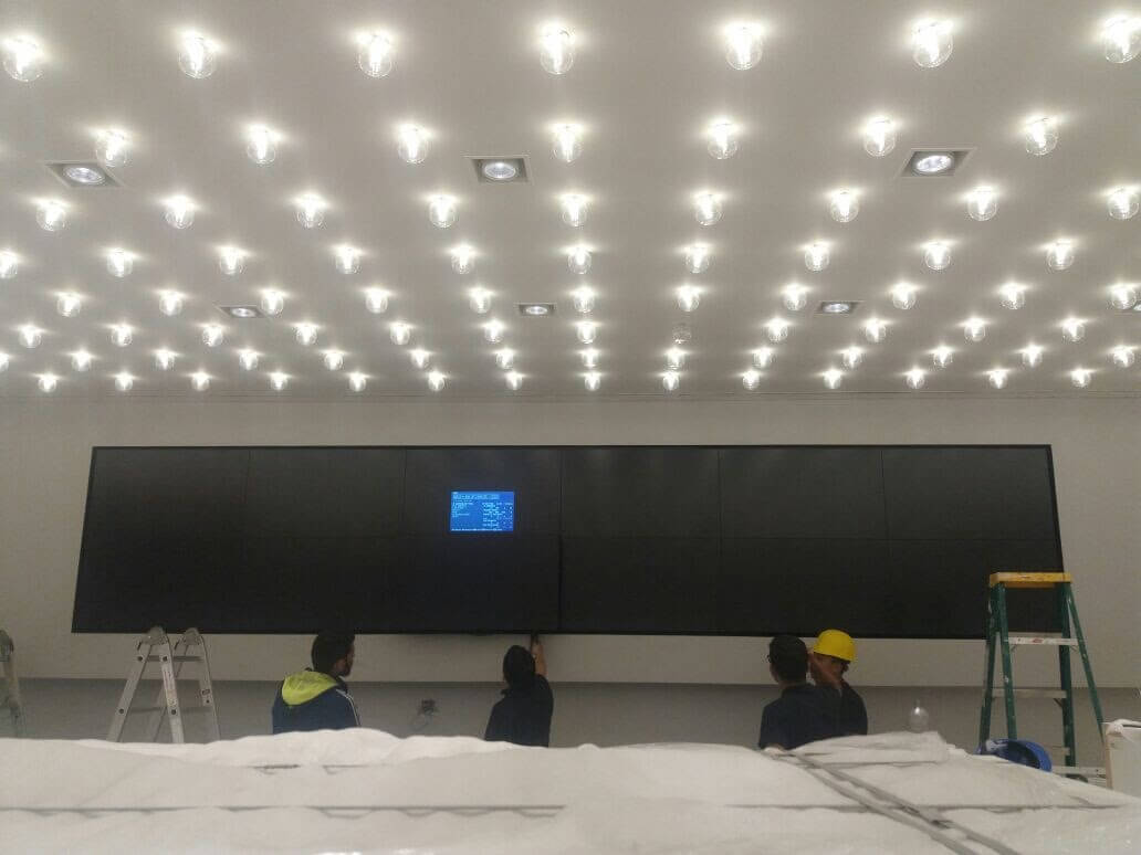 Base videowall para doce pantallas paralelamente Base videowall para doce pantallas paralelamente