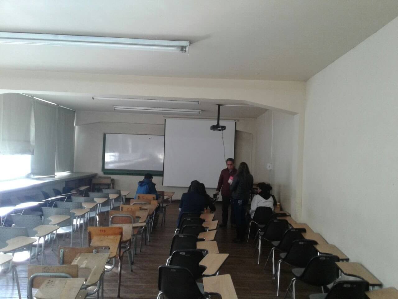 Instalacion de soporte indutrial de techo para proyectores Instalacion de soporte indutrial de techo para proyectores
