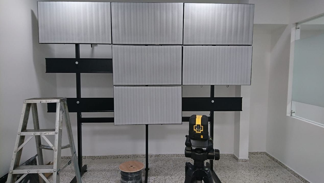 Montaje de videowall para 9 pantallas de tv Montaje de videowall para 9 pantallas de tv