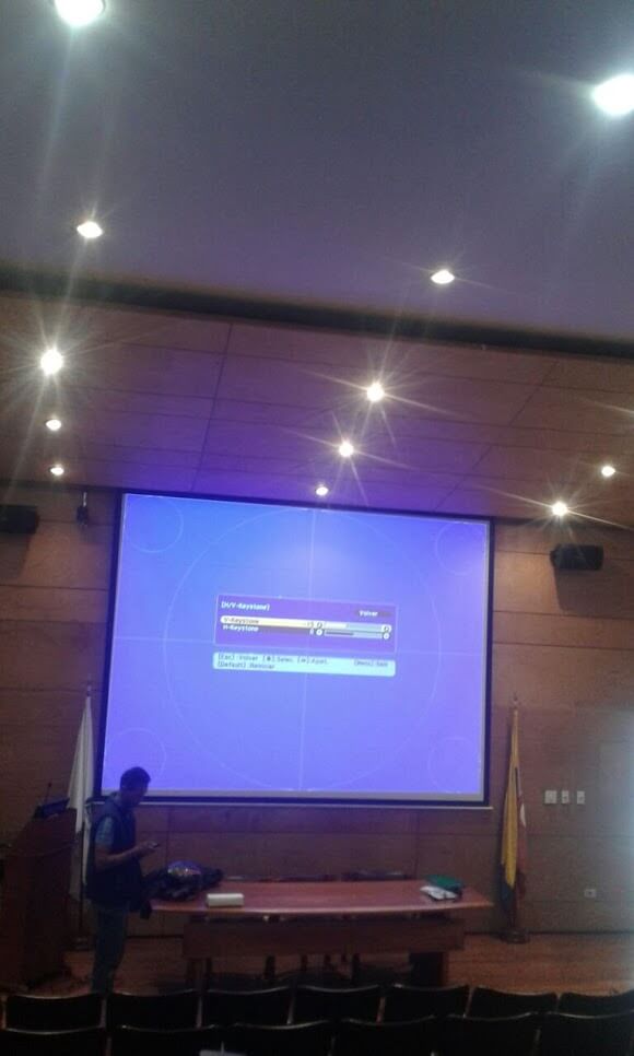 Pantalla de proyeccion instalada en Bogota Pantalla de proyeccion instalada en Bogota