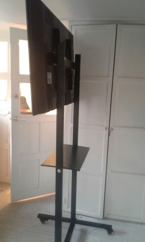Soporte con repisa para la sobreposicion de televisores pantalla plana Soporte con repisa para la sobreposicion de televisores pantalla plana