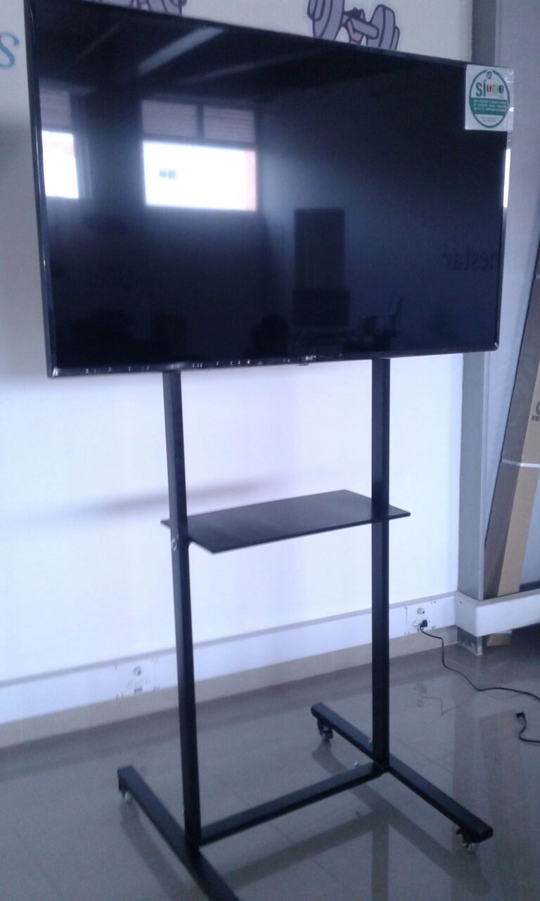 Soporte de pedestal para televisores Lg grandes instalado en Bogota D.C Soporte de pedestal para televisores Lg grandes instalado en Bogota D.C