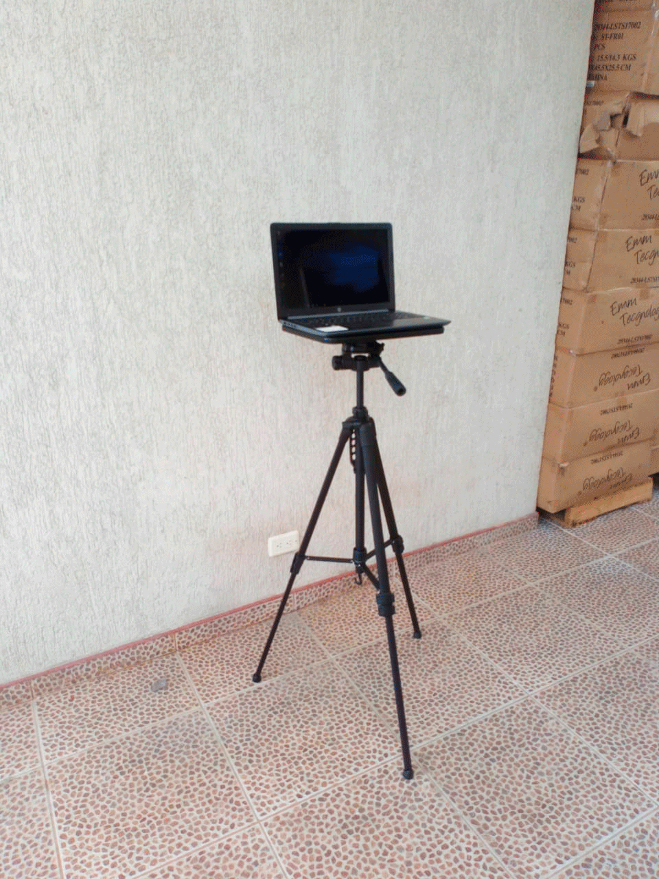 Soporte tripode para portatil Soporte tripode para portatil
