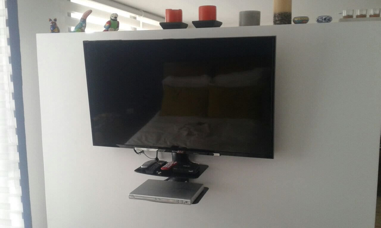 Repisa de dos puntos para decodificadores y consolas de videojuegos Repisa de dos puntos para decodificadores y consolas de videojuegos