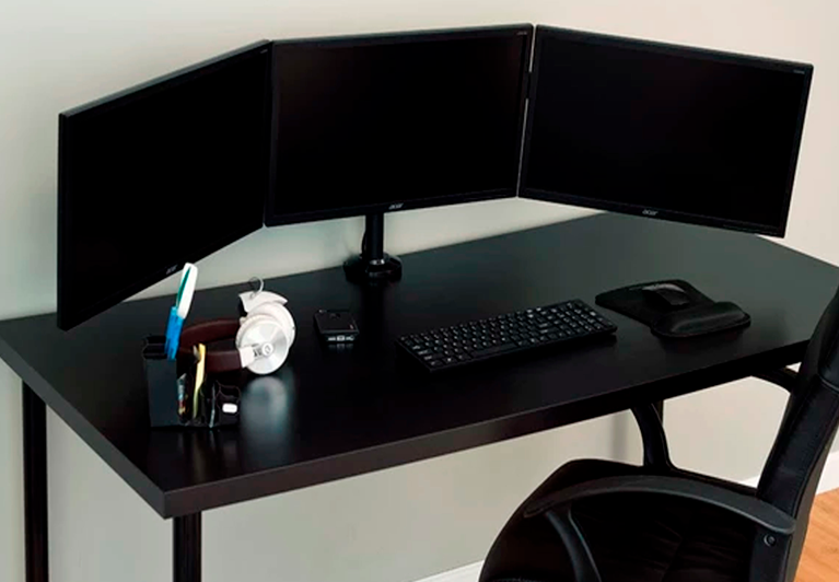 Instalacion soporte de mesa para 3 monitores